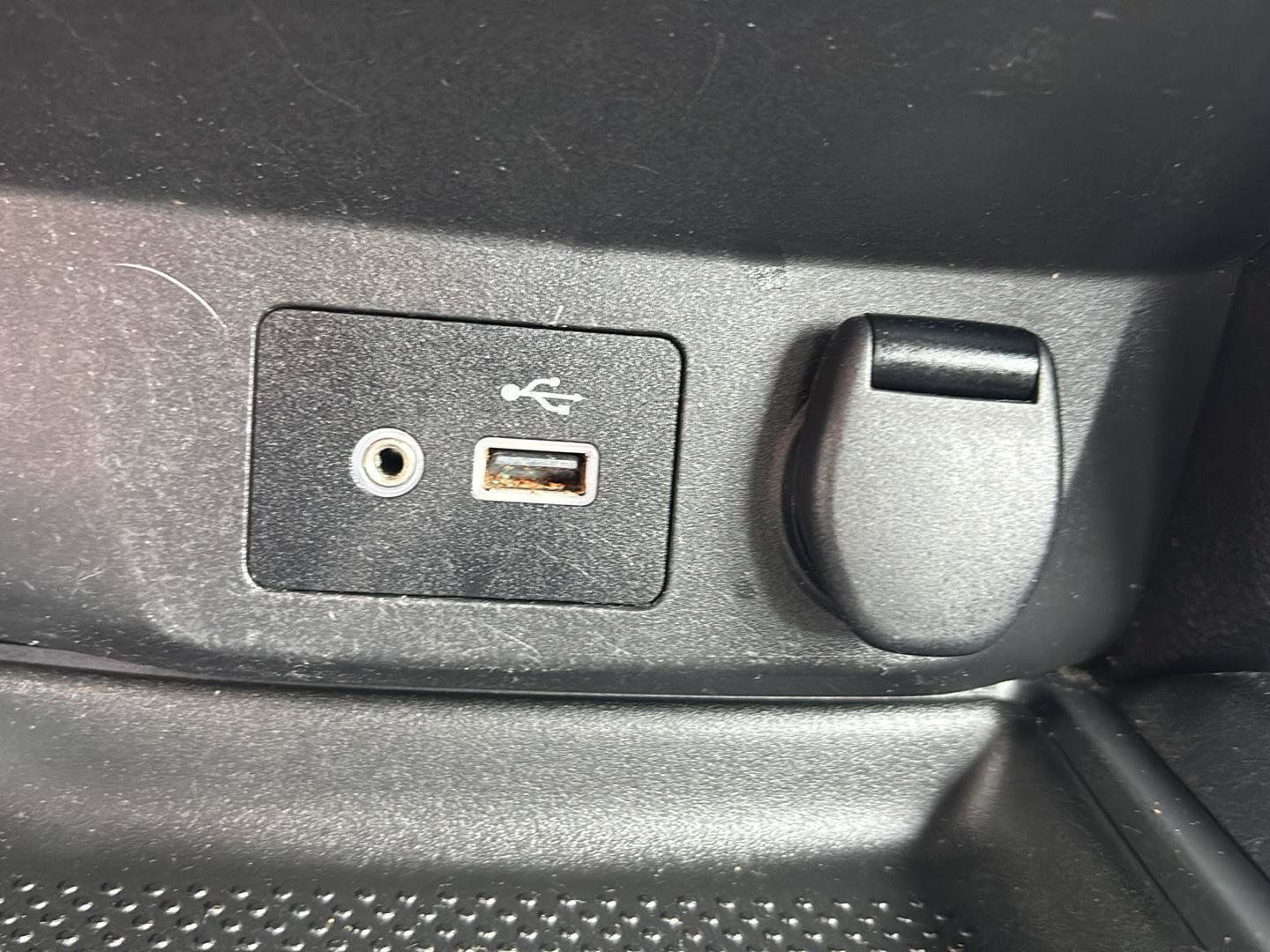 Used 2020 Nissan Rogue S FWD image 22