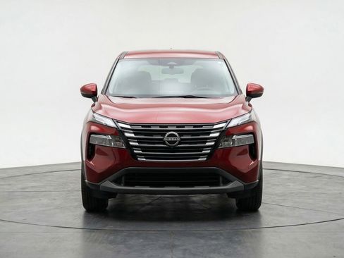 Used 2025 Nissan Rogue SV image 2