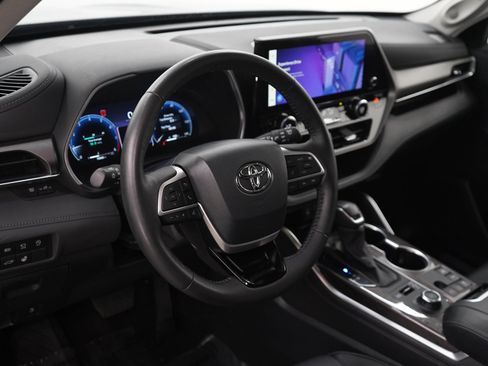 Used 2024 Toyota Highlander Limited AWD/4WD image 22