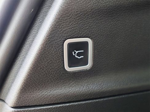 Used 2019 Chrysler Pacifica Touring-L Plus w/ S Appearance Package image 11