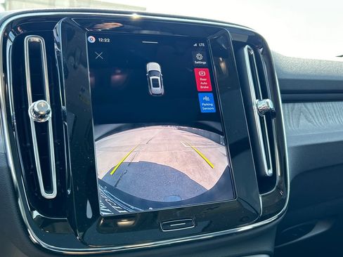 New 2026 Volvo XC40 B5 Core w/ Climate Package image 17