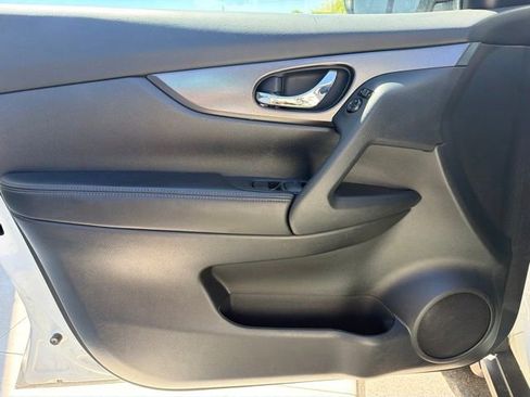 Used 2014 Nissan Rogue SV w/ SV Moonroof Package AWD/4WD image 5