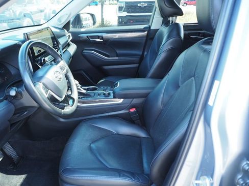 Used 2023 Toyota Highlander Limited AWD/4WD image 13