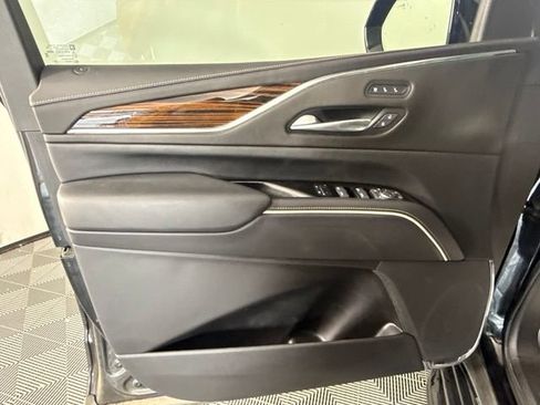 Used 2024 Cadillac Escalade ESV Premium Luxury RWD image 11