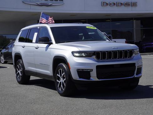 Used 2024 Jeep Grand Cherokee L Limited w/ Luxury Tech Group II AWD/4WD image 2