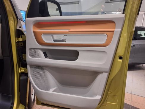 New 2025 Volkswagen ID. Buzz 1st Edition image 7