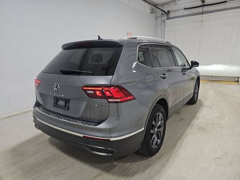 Used 2024 Volkswagen Tiguan SE AWD/4WD image 3
