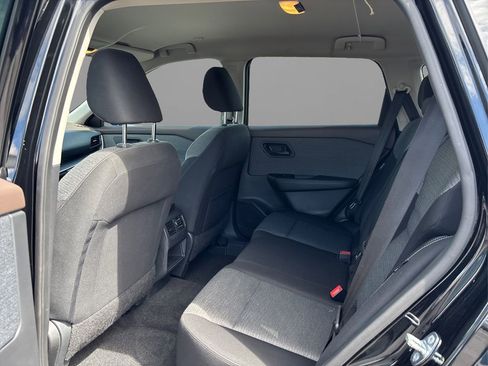 Used 2022 Nissan Rogue S image 10