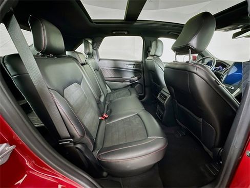 Used 2022 Ford Edge ST-Line w/ Class II Trailer Tow Package image 8