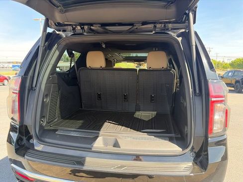 Used 2024 Chevrolet Suburban Premier w/ Premium Package 2 AWD/4WD image 34