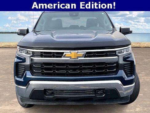 Used 2023 Chevrolet Silverado 1500 LT image 2