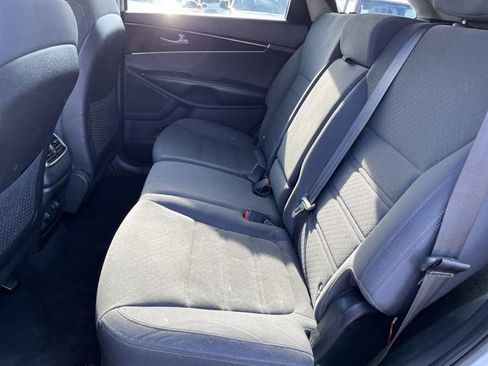Used 2016 Kia Sorento LX image 25