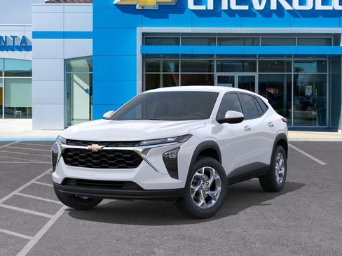 New 2026 Chevrolet Trax LS w/ LS Convenience Package FWD image 6