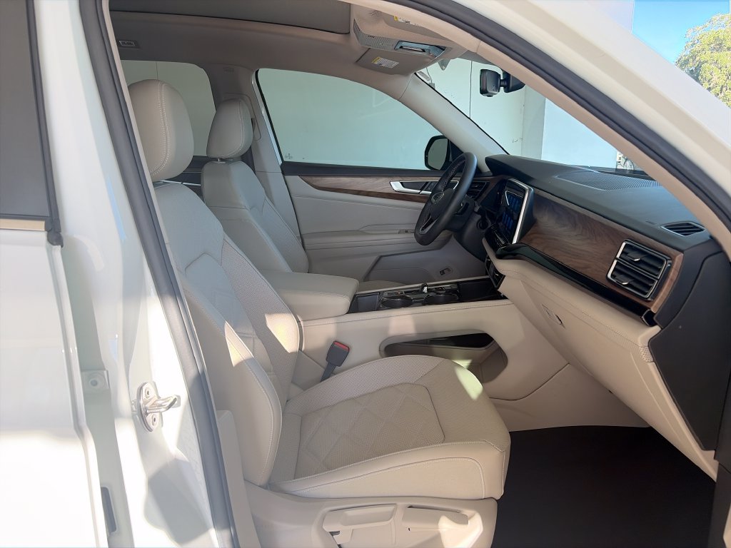 Certified 2024 Volkswagen Atlas SE w/ Panoramic Sunroof Package FWD image 30
