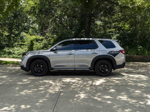 Used 2024 Honda Pilot Touring image 6