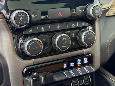 Used 2022 RAM 1500 Limited w/ Body Color Bumper Group image 16