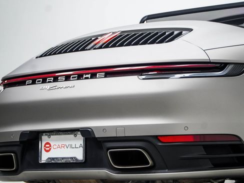 Used 2022 Porsche 911 Carrera w/ Premium Package RWD image 18