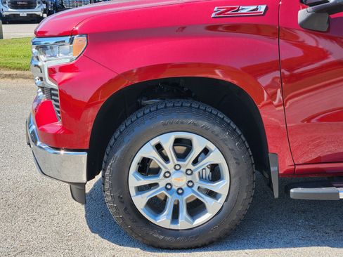 Used 2025 Chevrolet Silverado 1500 LTZ AWD/4WD image 26