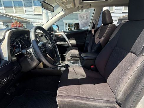 Used 2013 Toyota RAV4 XLE AWD/4WD image 9