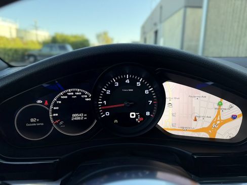 Used 2019 Porsche Panamera image 28