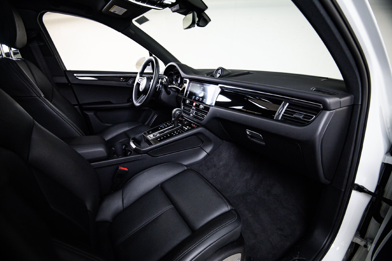 Certified 2026 Porsche Macan AWD/4WD image 28
