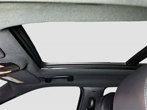 Certified 2024 Jeep Compass Limited w/ High Altitude Package image 32