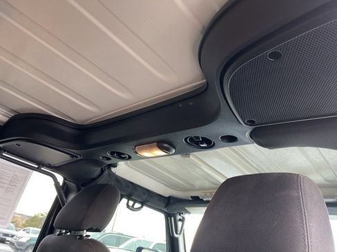 Used 2018 Jeep Wrangler Unlimited Sport S image 21