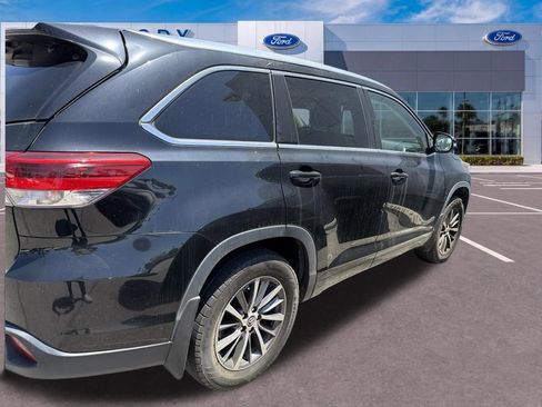 Used 2018 Toyota Highlander XLE AWD/4WD image 9