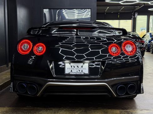 Used 2017 Nissan GT-R Premium image 8