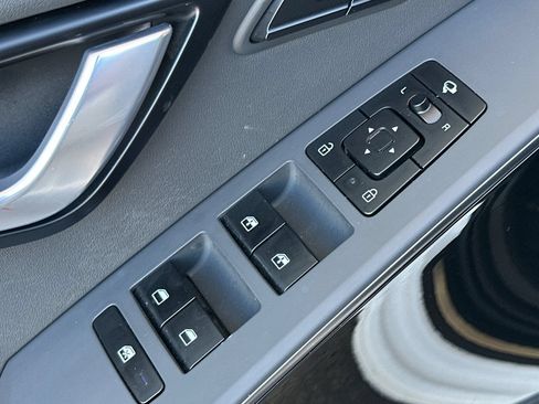 Certified 2023 Kia Niro Wave FWD image 12