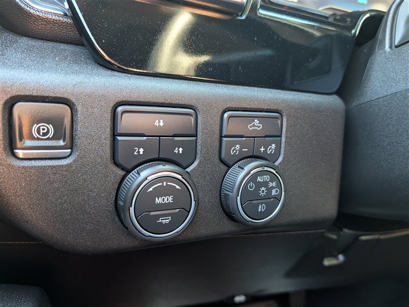 Used 2025 Chevrolet Silverado 2500 LT w/ Convenience Package AWD/4WD image 27