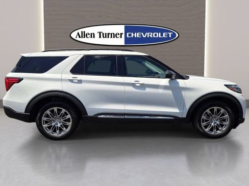 Used 2025 Ford Explorer Active w/ Active Comfort Package AWD/4WD image 5