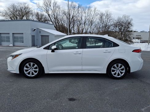 Certified 2025 Toyota Corolla LE image 4