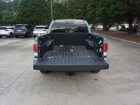 Used 2022 Toyota Tacoma TRD Off-Road w/ Technology Package AWD/4WD image 16