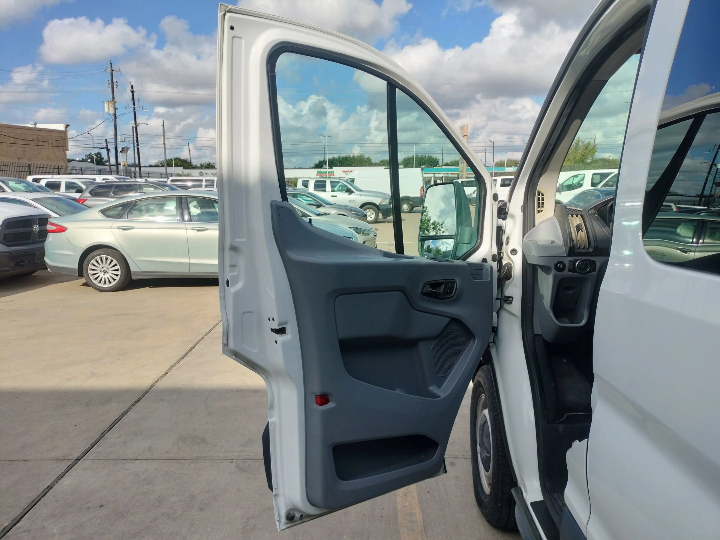 Used 2018 Ford Transit 350 XL RWD image 23