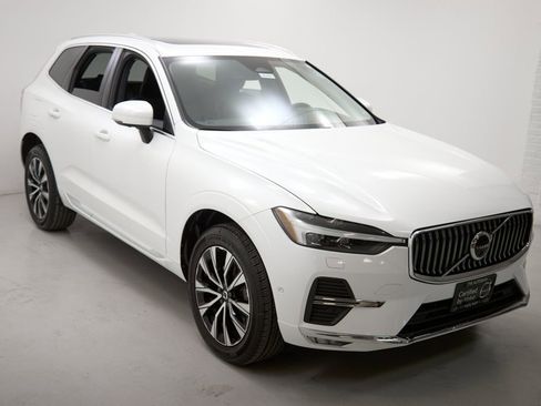 Certified 2023 Volvo XC60 B5 Plus w/ Climate Package AWD/4WD image 4