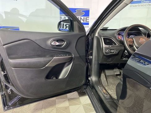 Used 2019 Jeep Cherokee Limited AWD/4WD image 27
