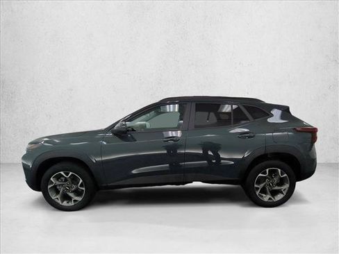 Used 2025 Chevrolet Trax LT FWD image 9