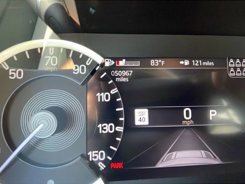 Used 2023 Land Rover Defender 130 X-Dynamic SE image 21