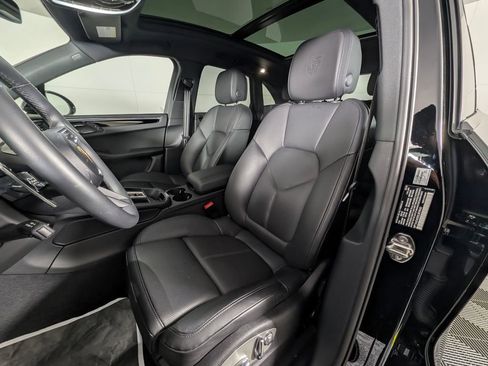 Certified 2025 Porsche Macan image 5
