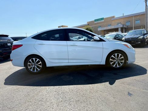 Used 2016 Hyundai Accent SE w/ Option Group 03 FWD image 2