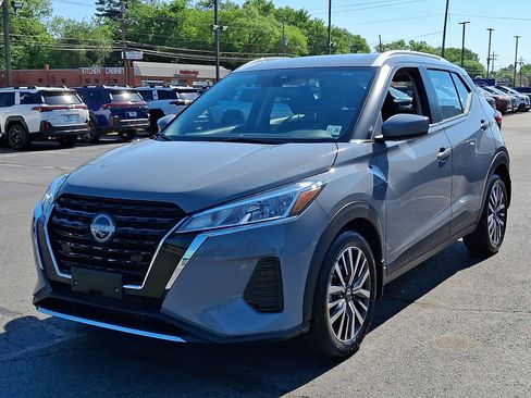 Used 2023 Nissan Kicks SV FWD image 3