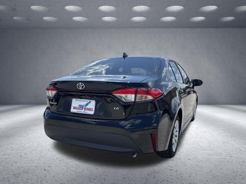 Used 2024 Toyota Corolla LE FWD image 5