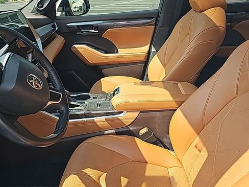 Used 2022 Toyota Highlander Platinum image 8