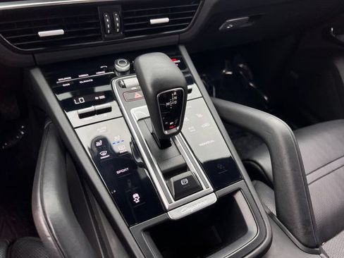 Used 2019 Porsche Cayenne w/ Premium Plus Package AWD/4WD image 27
