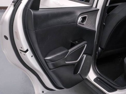 Used 2021 Kia Soul LX image 40