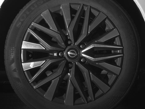 Used 2025 Nissan Altima 2.5 SV FWD image 15