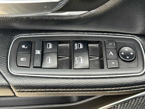Used 2019 RAM 1500 Laramie AWD/4WD image 16