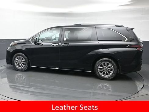Used 2026 Toyota Sienna XLE AWD/4WD image 4