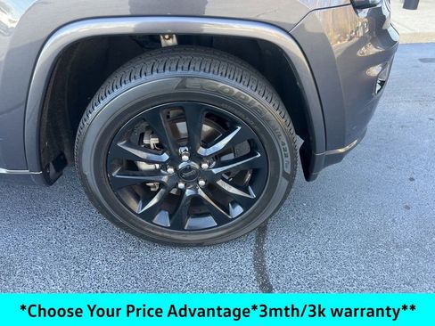 Certified 2017 Jeep Grand Cherokee Altitude image 12